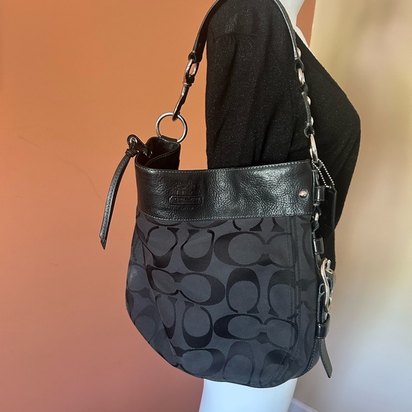 COACH black signature canvas and leather large shoulder bag - Picture 3 of 11